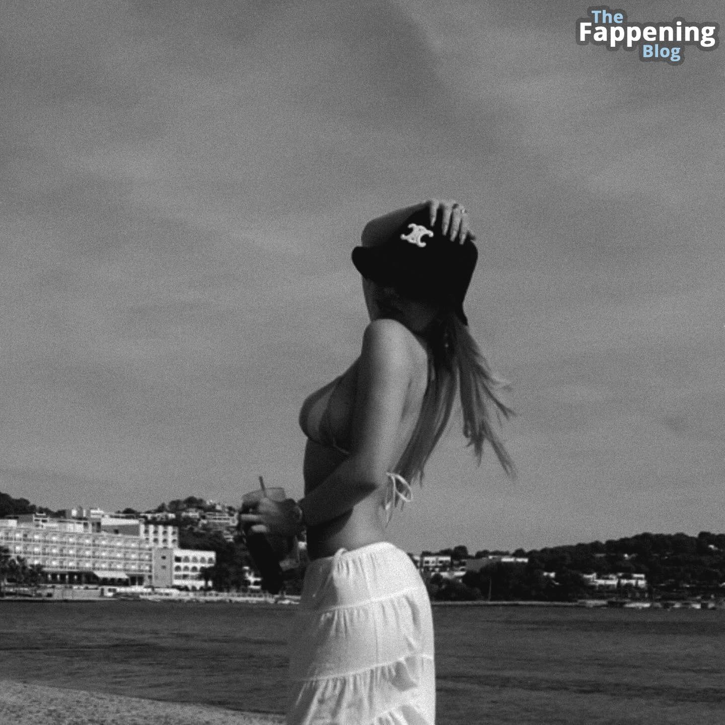 ava-max-4-the-fappening-pics_