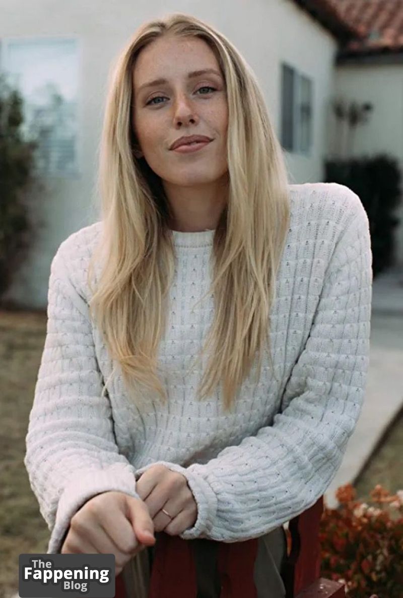 lindsley-register-nude-and-sexy-photo-collection-1050-the-fappening-pics_