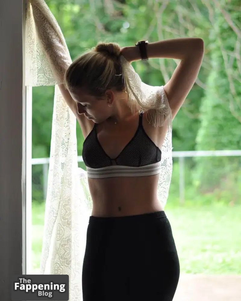 lindsley-register-nude-and-sexy-photo-collection-1188-the-fappening-pics_