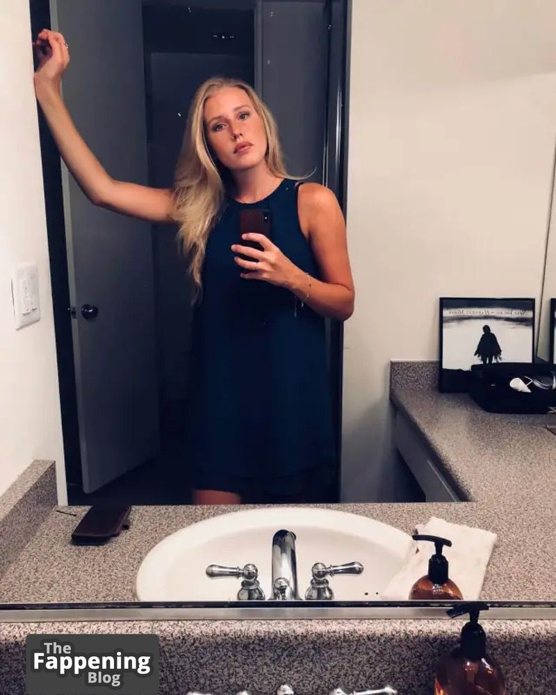 lindsley-register-nude-and-sexy-photo-collection-1686-the-fappening-pics_