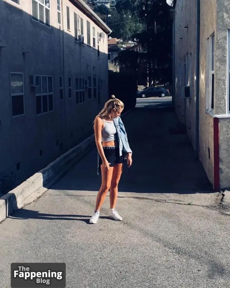 lindsley-register-nude-and-sexy-photo-collection-2011-the-fappening-pics_