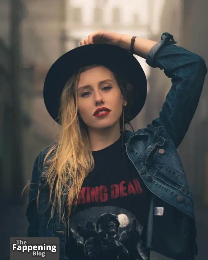 lindsley-register-nude-and-sexy-photo-collection-2304-the-fappening-pics_