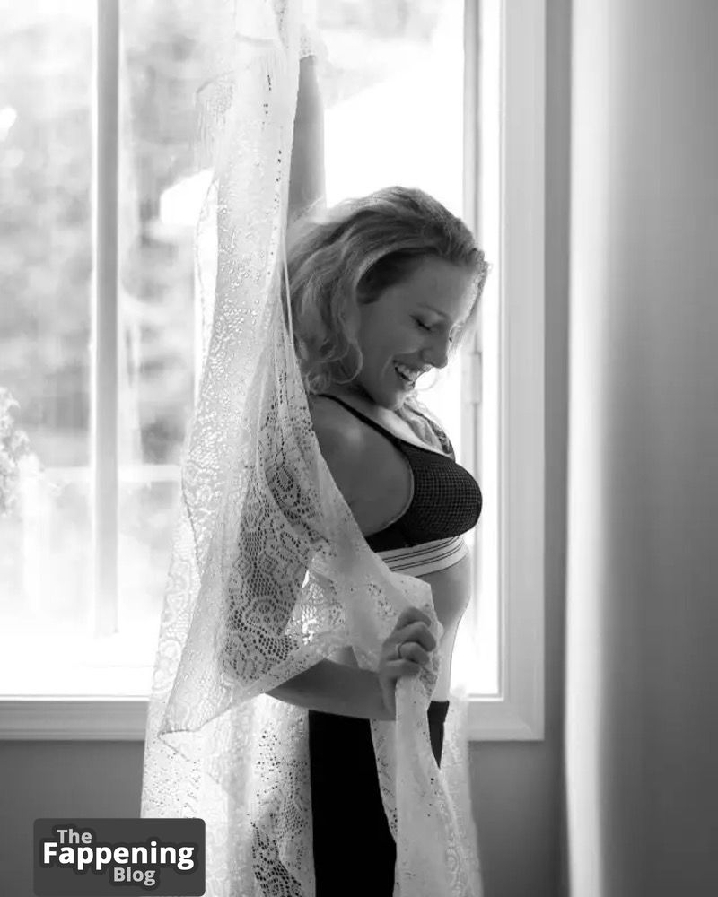 lindsley-register-nude-and-sexy-photo-collection-2367-the-fappening-pics_