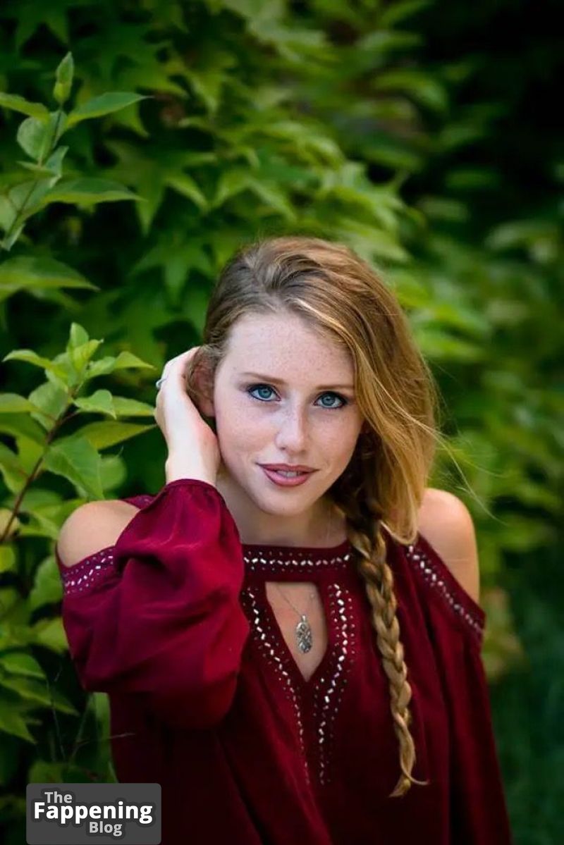 lindsley-register-nude-and-sexy-photo-collection-2521-the-fappening-pics_