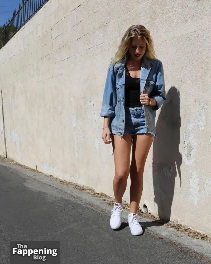 lindsley-register-nude-and-sexy-photo-collection-2605-the-fappening-pics_