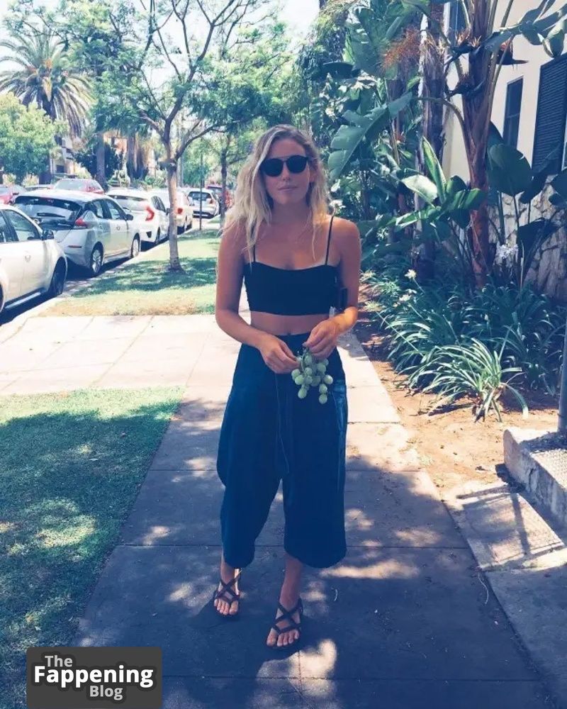 lindsley-register-nude-and-sexy-photo-collection-2785-the-fappening-pics_