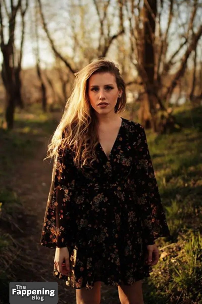 lindsley-register-nude-and-sexy-photo-collection-3119-the-fappening-pics_