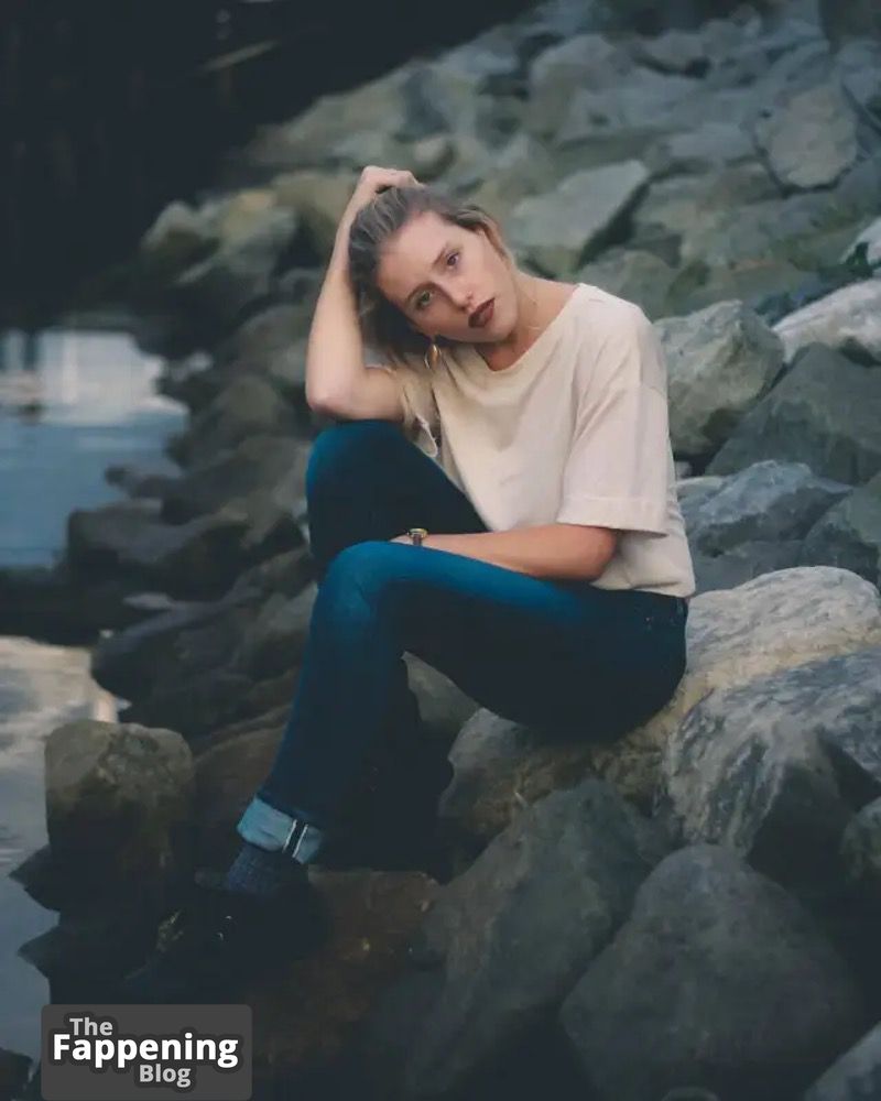 lindsley-register-nude-and-sexy-photo-collection-433-the-fappening-pics_