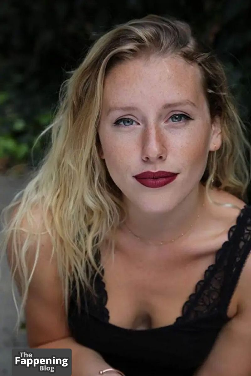 lindsley-register-nude-and-sexy-photo-collection-473-the-fappening-pics_