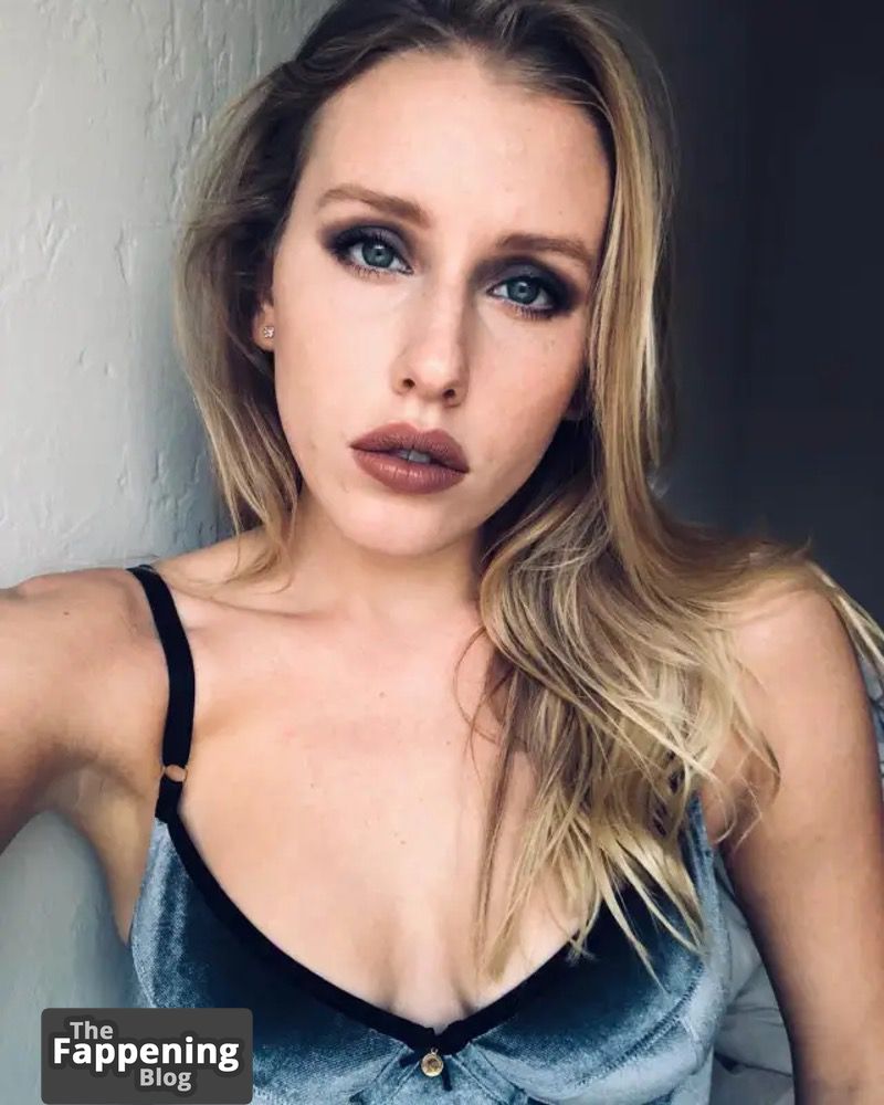 lindsley-register-nude-and-sexy-photo-collection-594-the-fappening-pics_