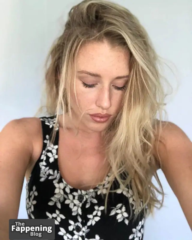 lindsley-register-nude-and-sexy-photo-collection-763-the-fappening-pics_