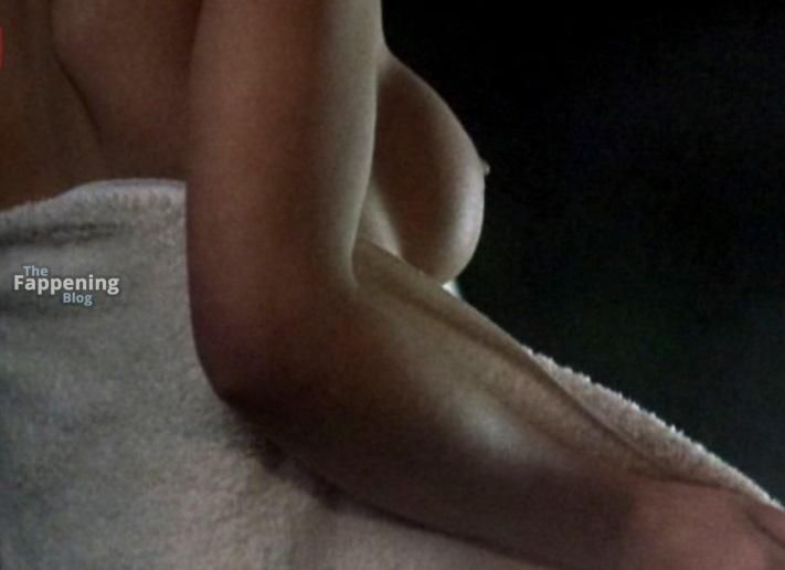 andrea-roth-topless-293200-the-fappening-pics_-1