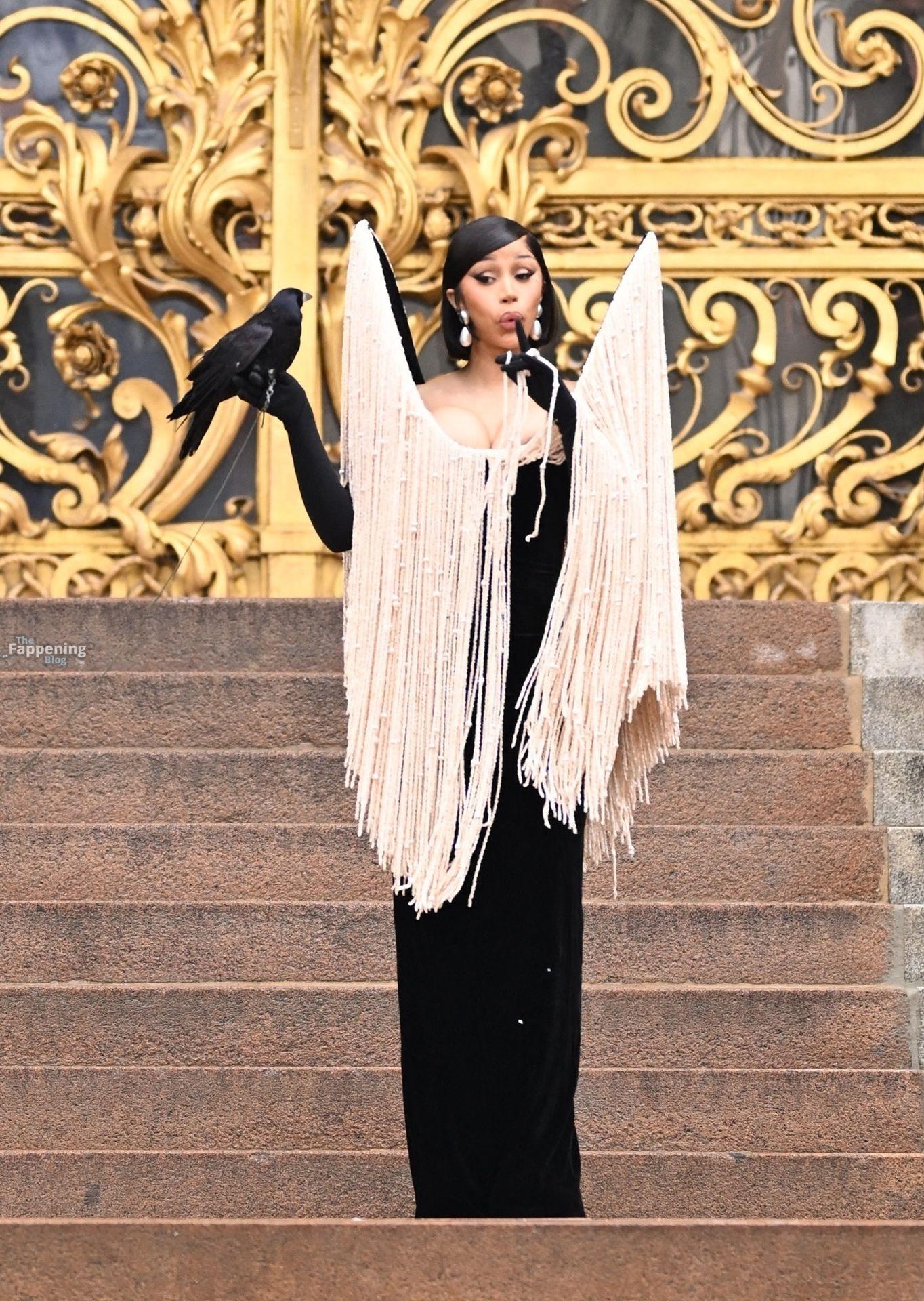 cardi-b-sexy-117-the-fappening-pics_-1