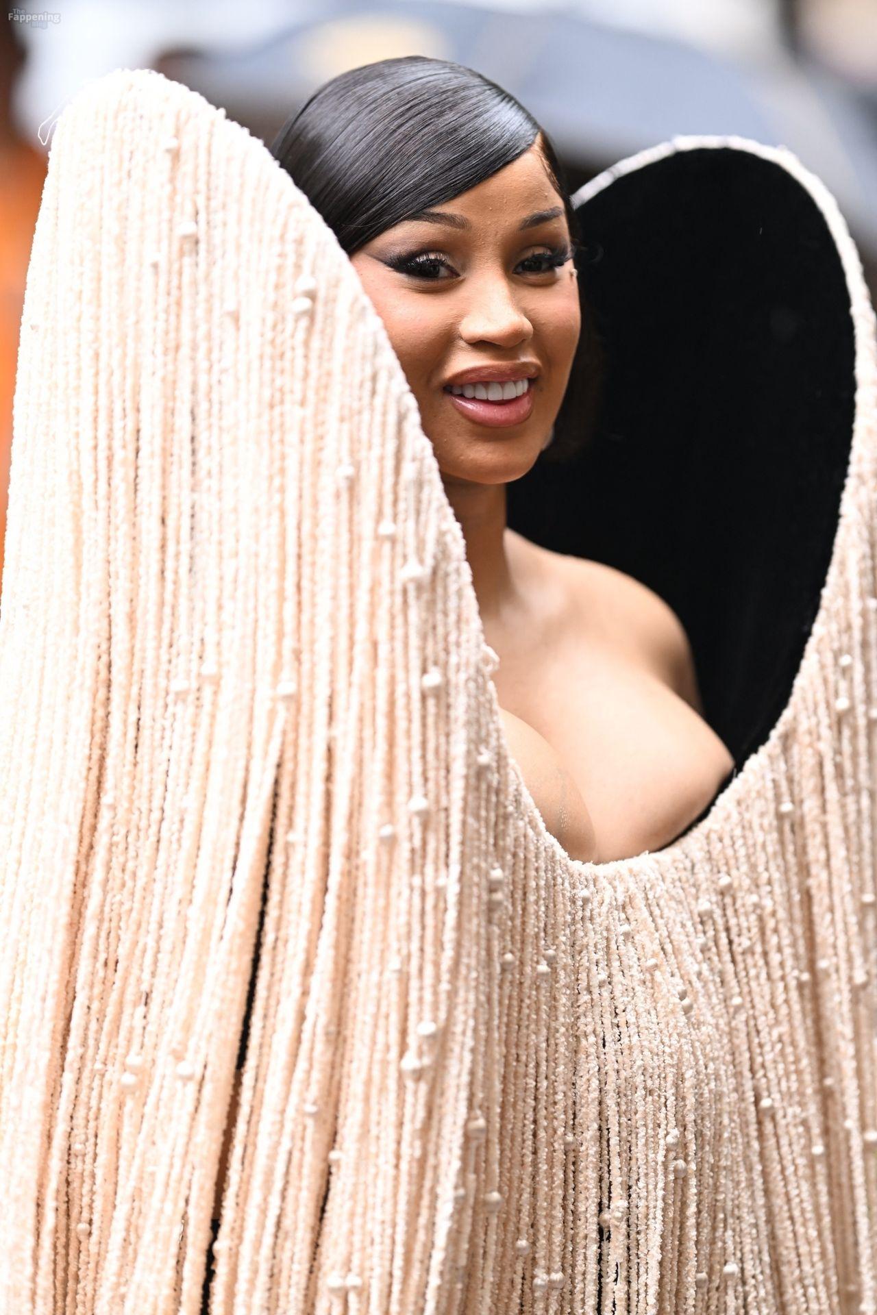 cardi-b-sexy-120-the-fappening-pics_
