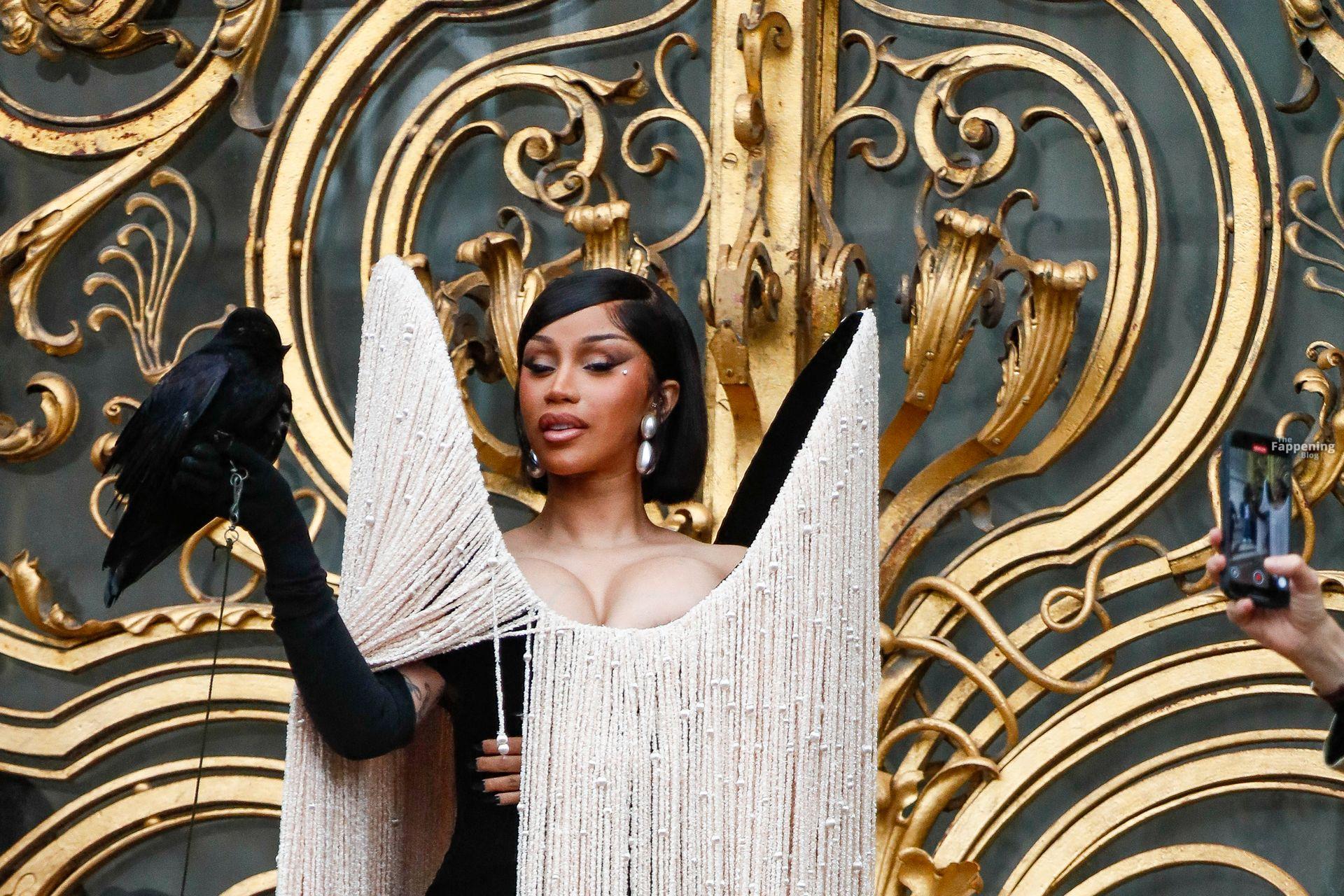 cardi-b-sexy-13-the-fappening-pics_-1