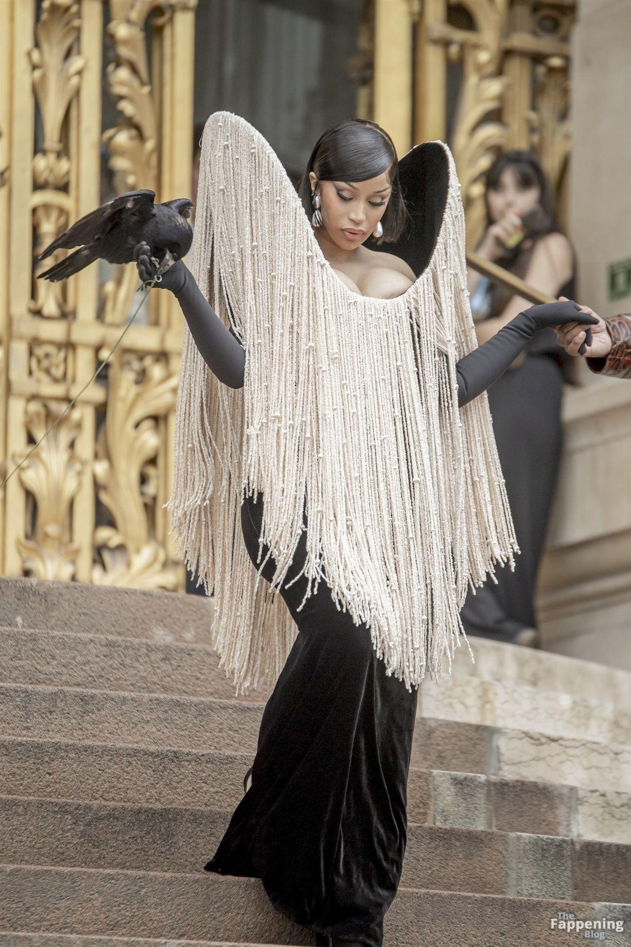 cardi-b-sexy-150-the-fappening-pics_