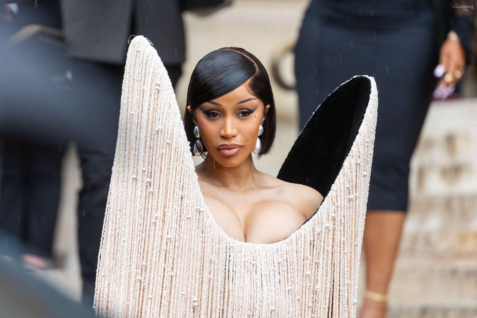 cardi-b-sexy-31-the-fappening-pics_-1
