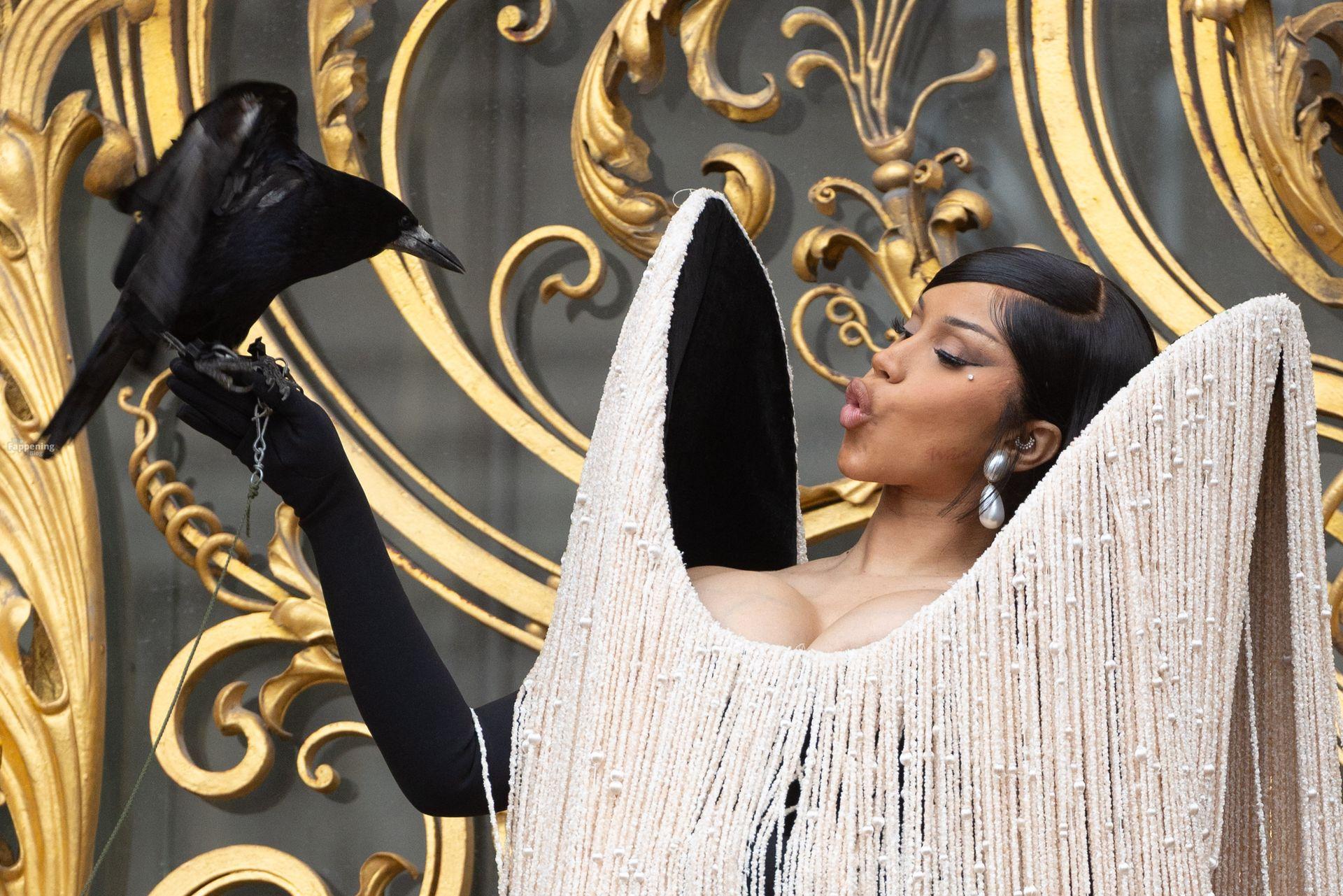 cardi-b-sexy-41-the-fappening-pics_-1