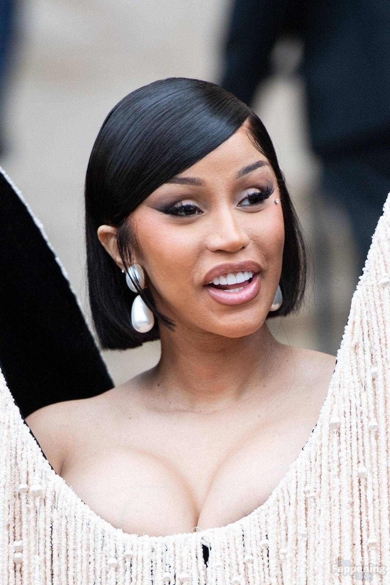 cardi-b-sexy-52-the-fappening-pics_-1