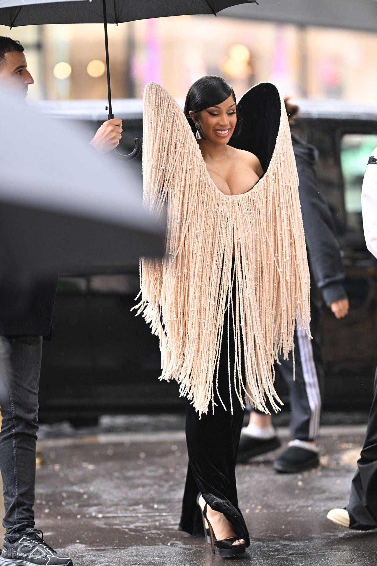 cardi-b-sexy-76-the-fappening-pics_-1