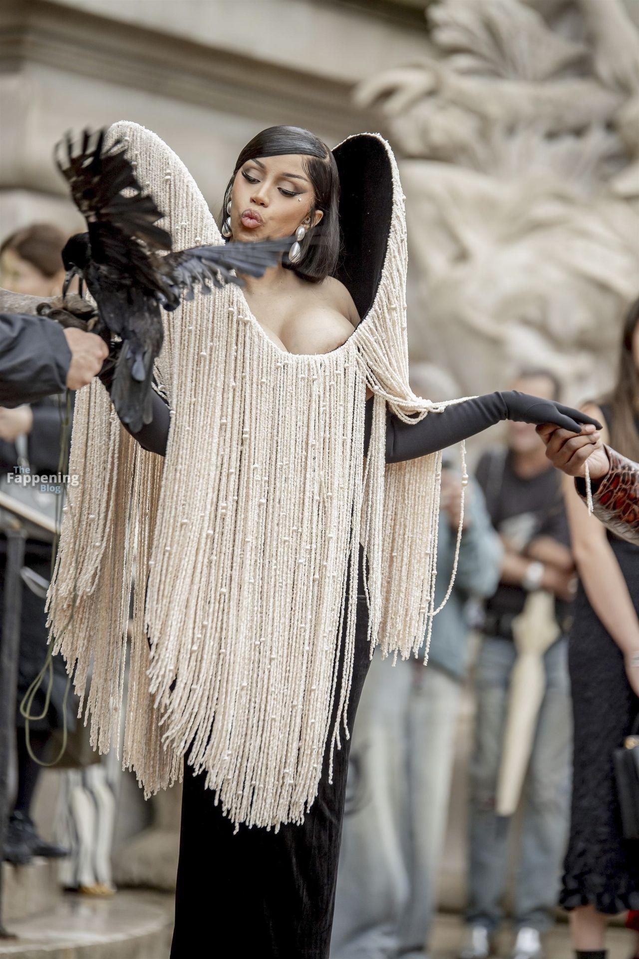 cardi-b-sexy-83-the-fappening-pics_-1