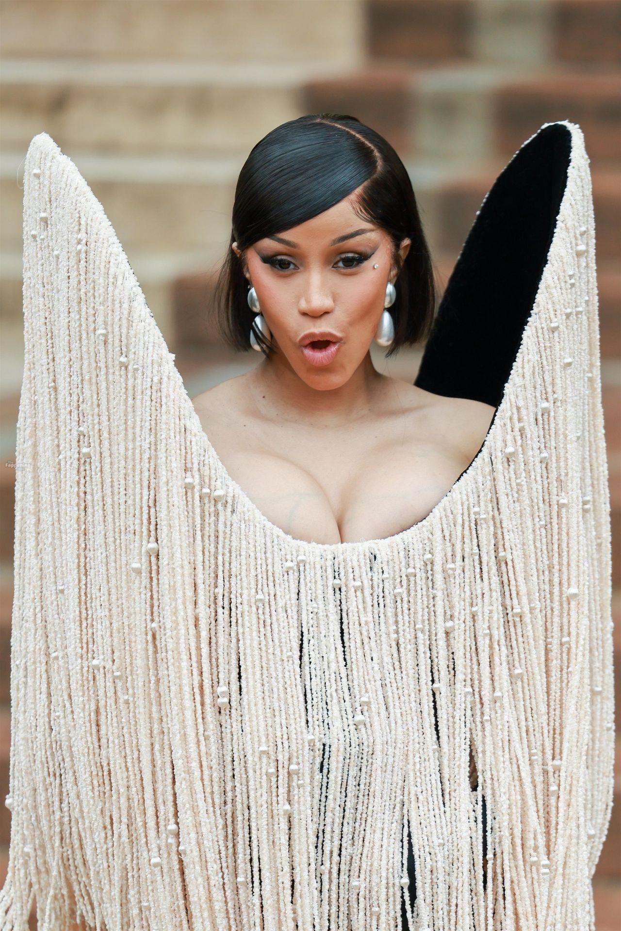 cardi-b-sexy-87-the-fappening-pics_-1
