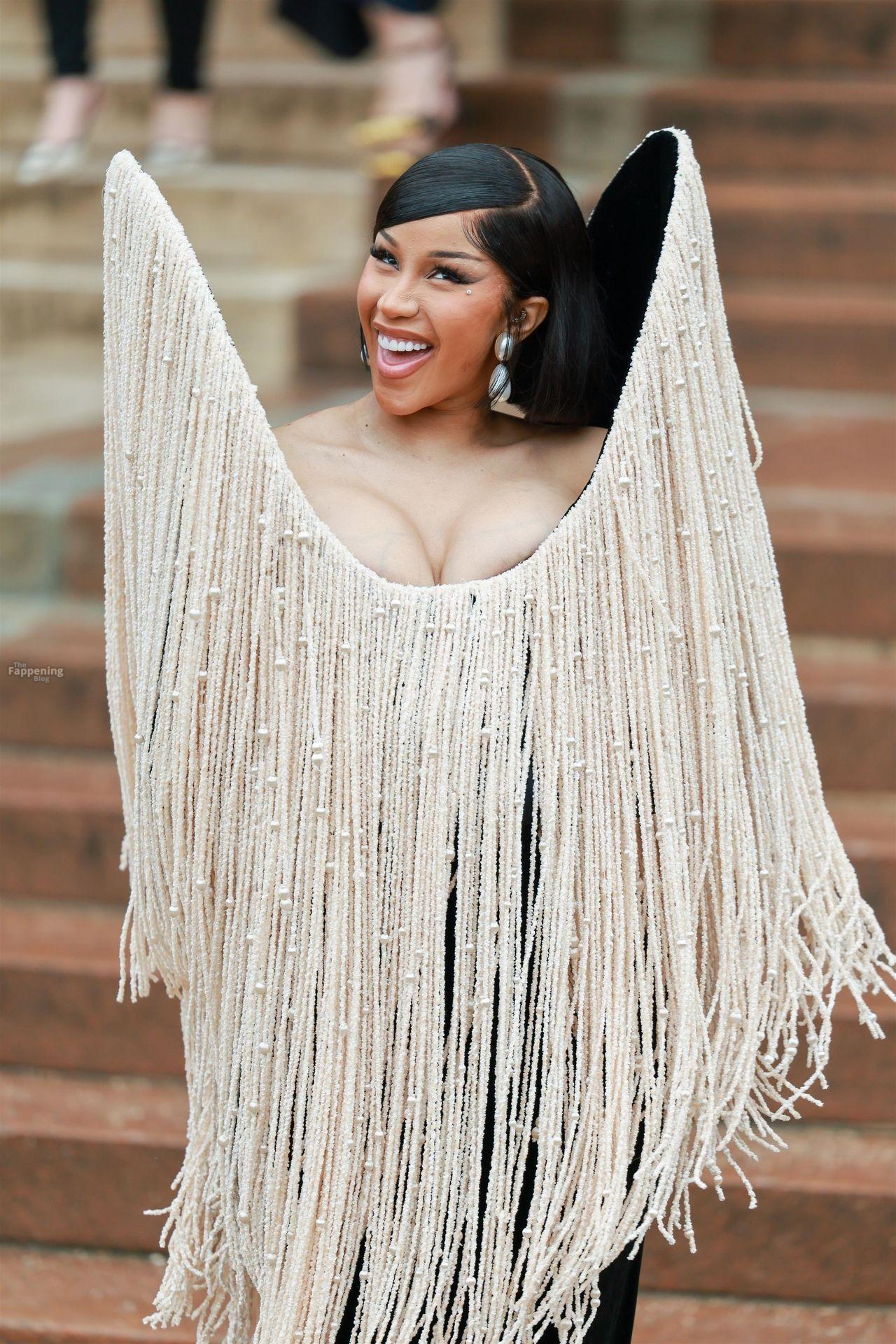 cardi-b-sexy-89-the-fappening-pics_-1