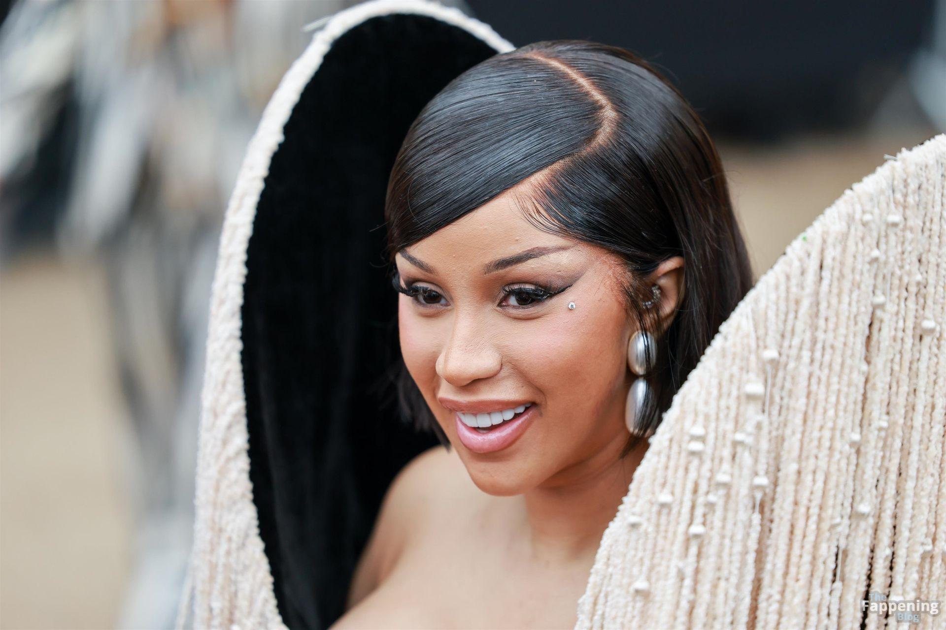 cardi-b-sexy-92-the-fappening-pics_-1