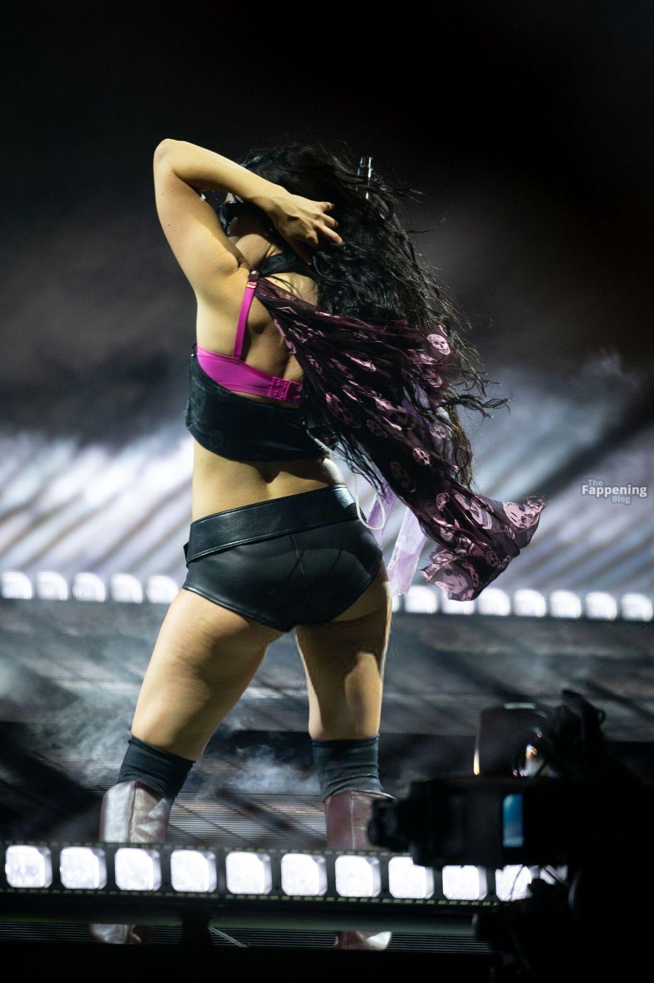 charli-xcx-wet-leather-glastonbury-performance-004-1-the-fappening-pics_