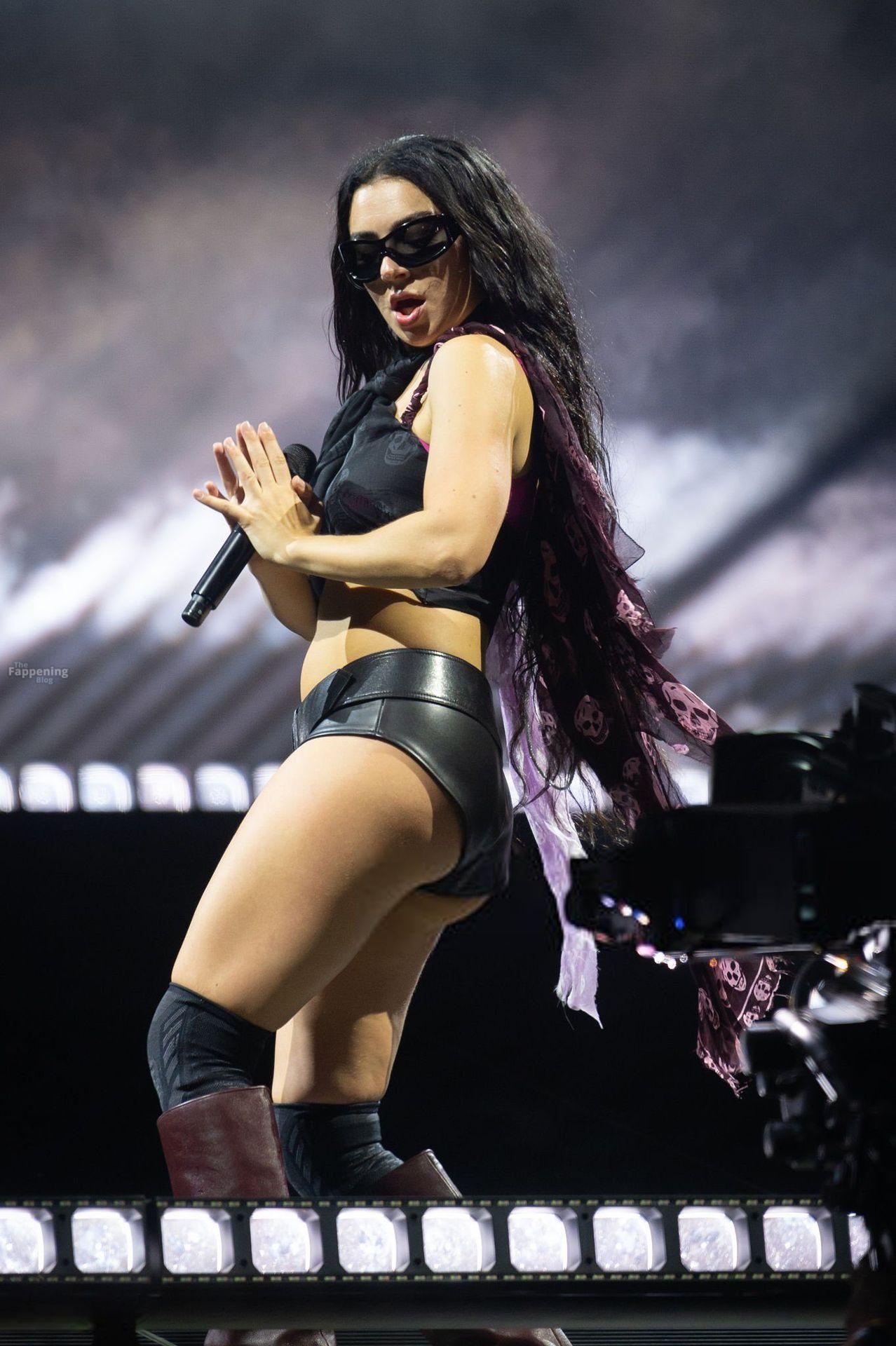 charli-xcx-wet-leather-glastonbury-performance-005-the-fappening-pics_