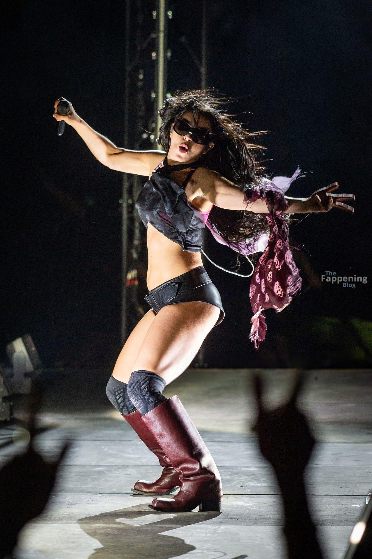 charli-xcx-wet-leather-glastonbury-performance-009-the-fappening-pics_