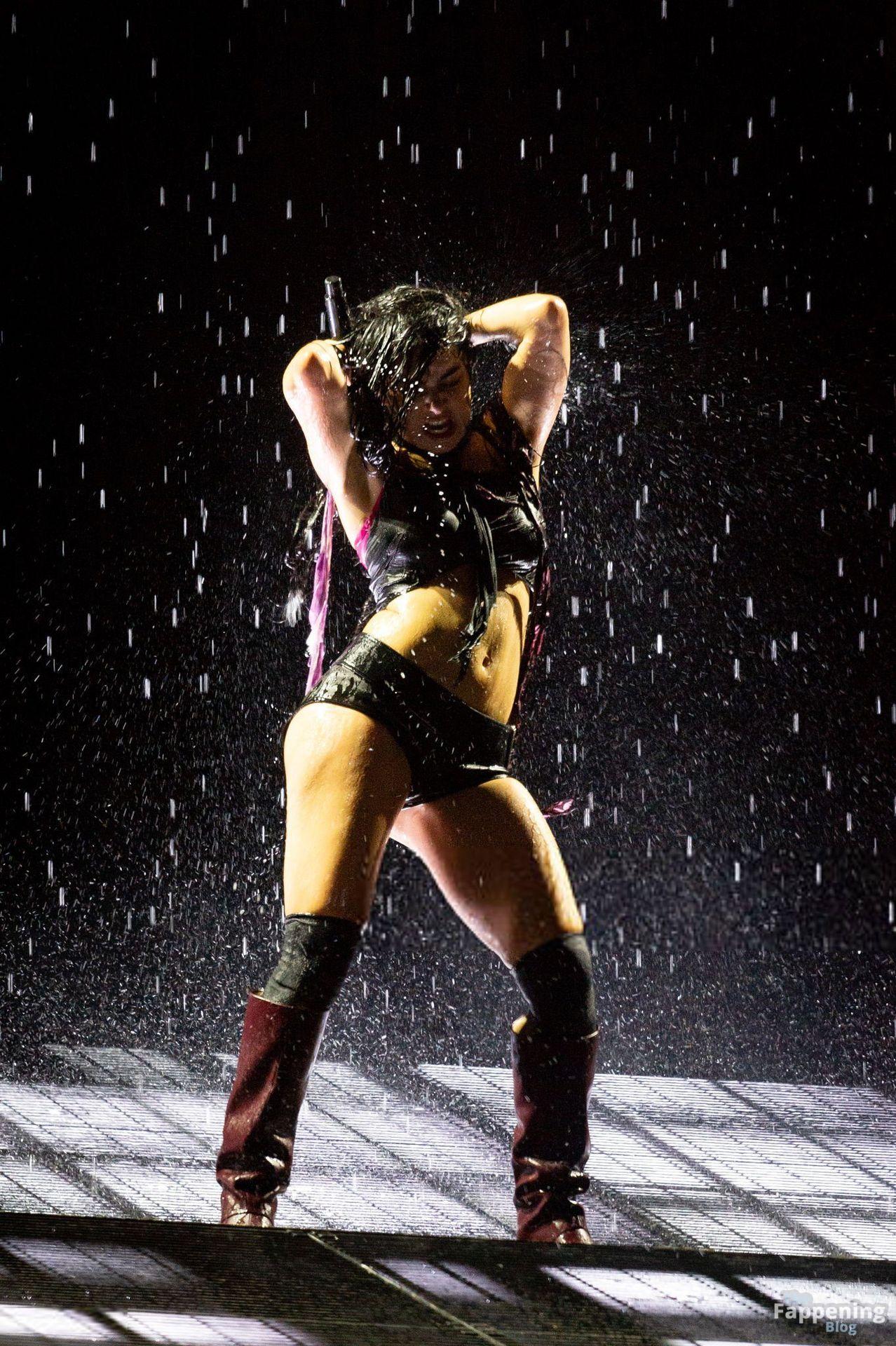 charli-xcx-wet-leather-glastonbury-performance-011-the-fappening-pics_