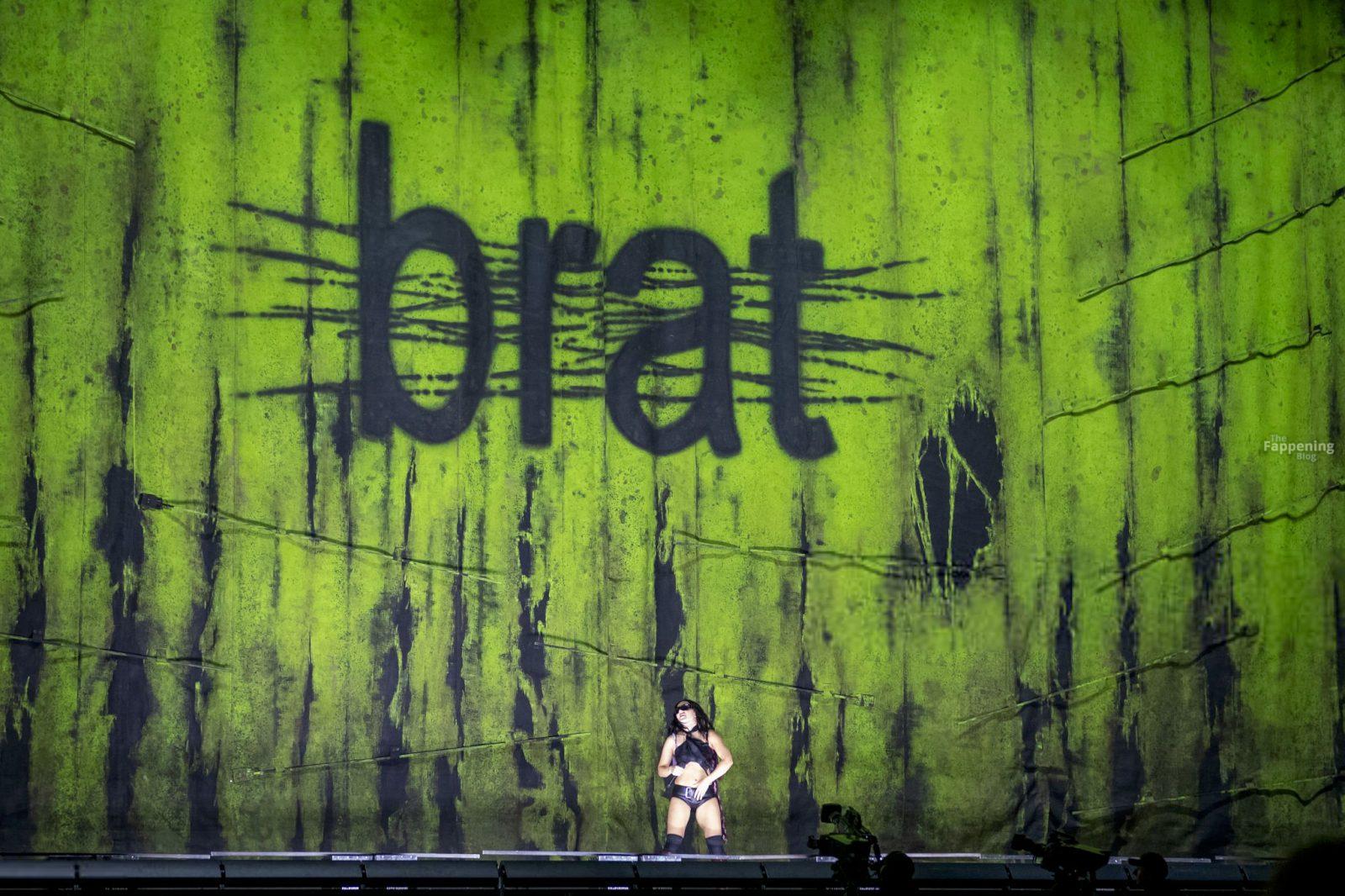 charli-xcx-wet-leather-glastonbury-performance-014-the-fappening-pics_
