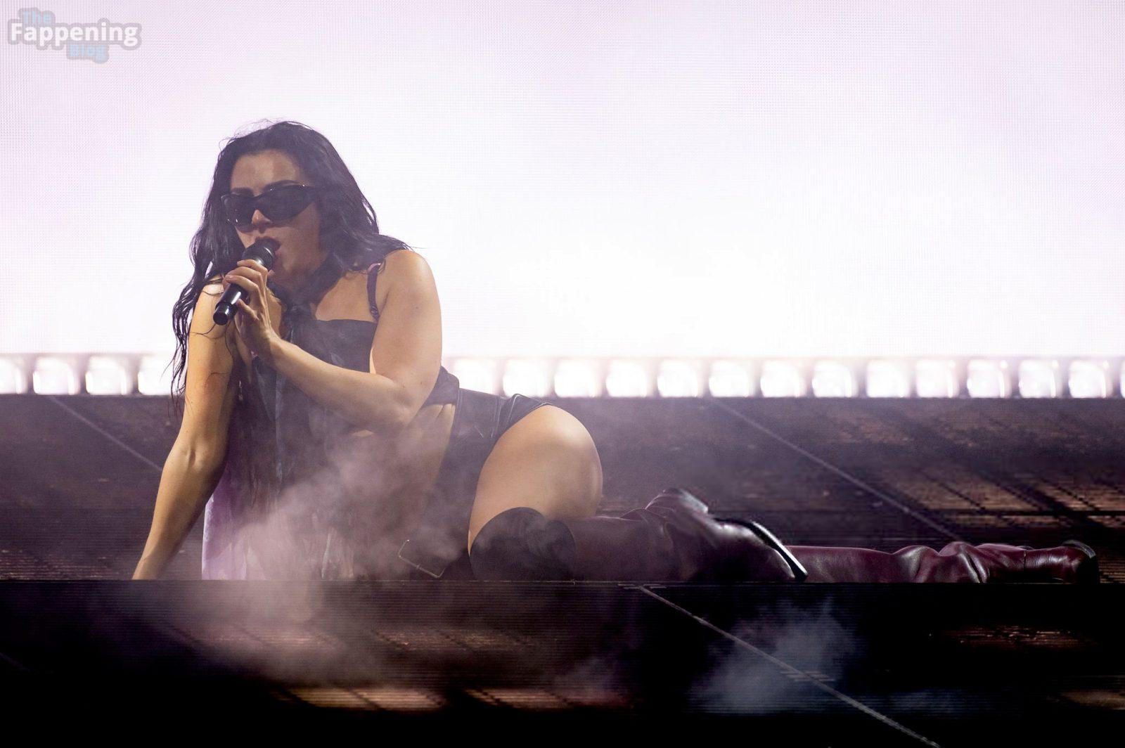 charli-xcx-wet-leather-glastonbury-performance-024-the-fappening-pics_