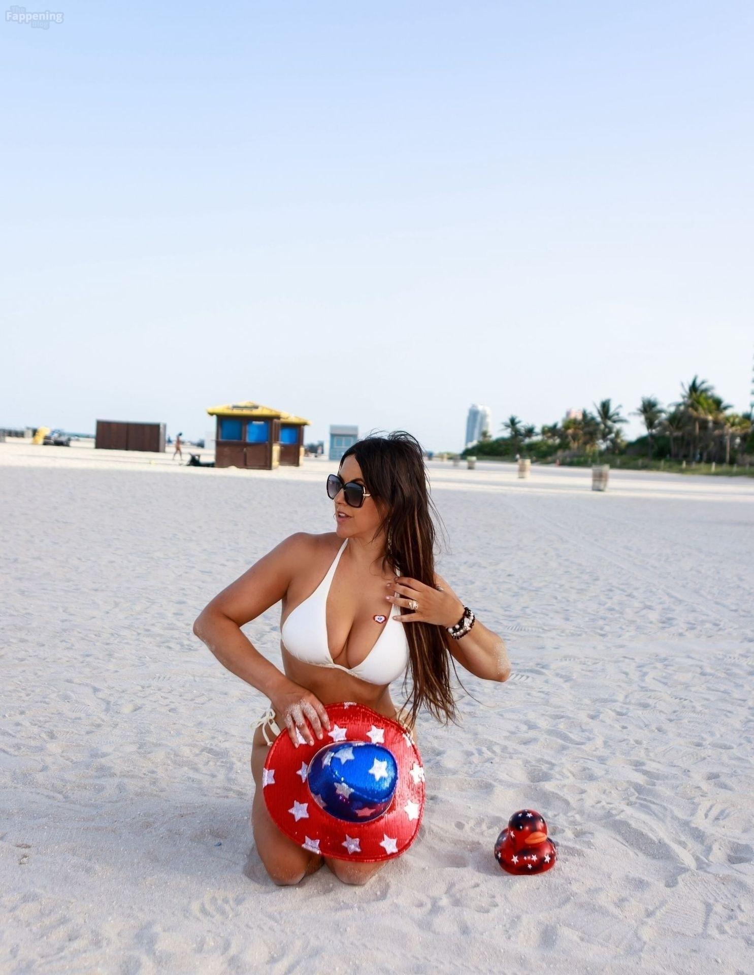 claudia-romani-sexy-8-the-fappening-pics_