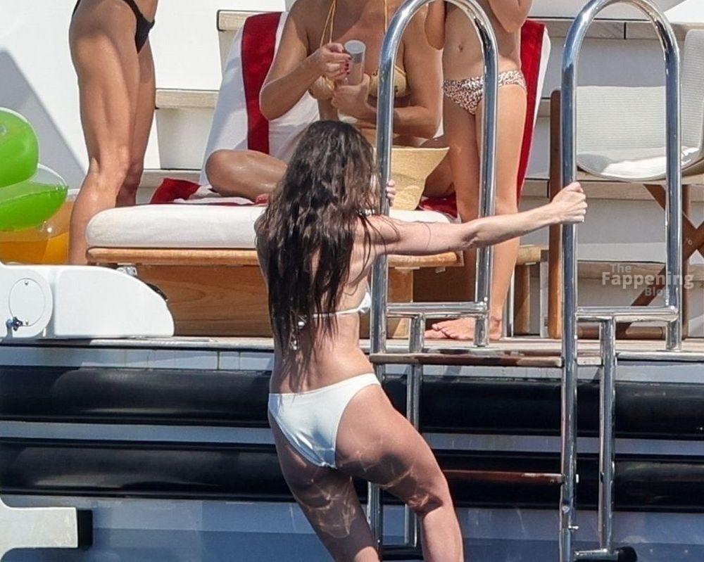 dakota-johnson-sexy-34-the-fappening-pics_