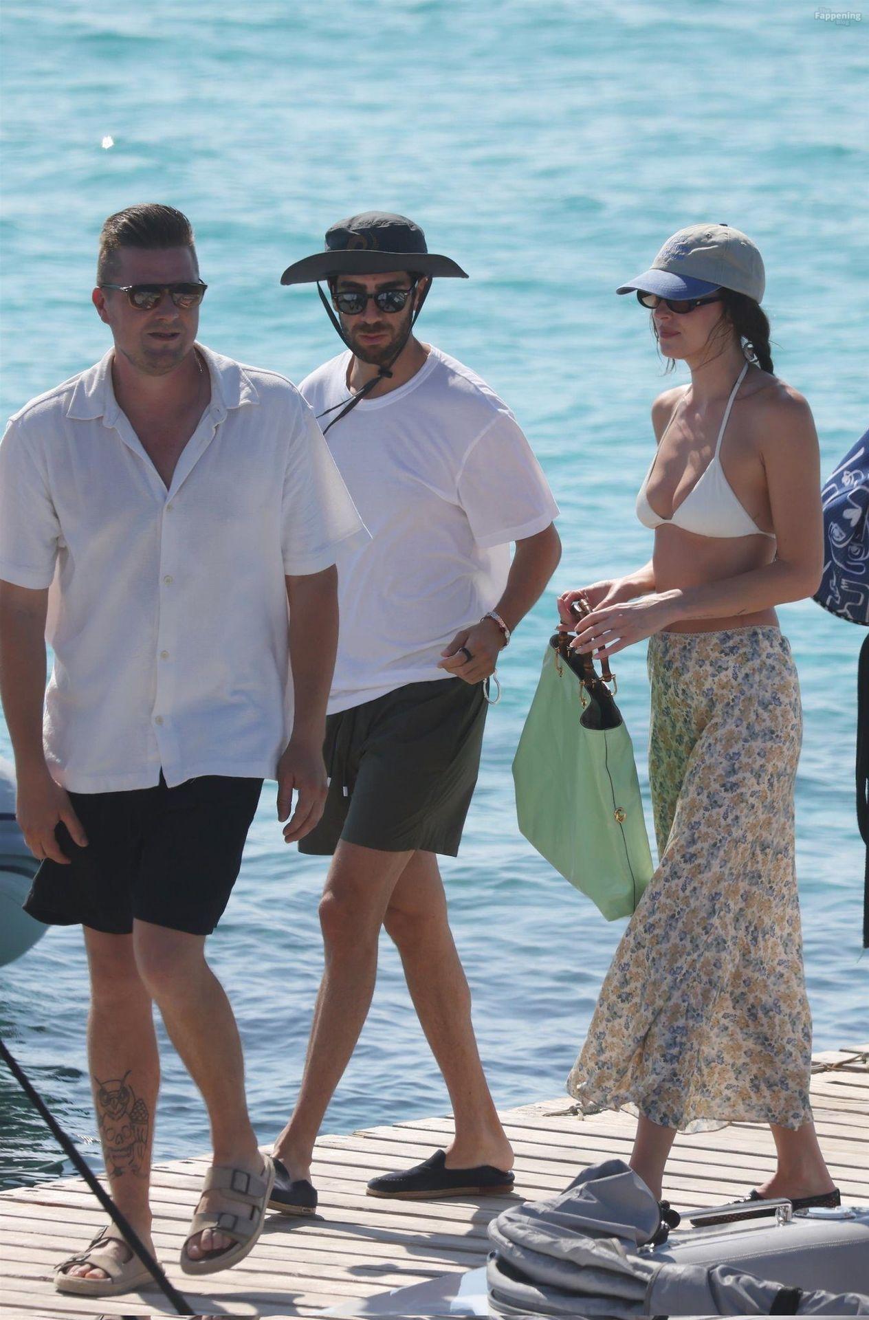 dakota-johnson-white-bikini-body-ibiza-yacht-012-the-fappening-pics_