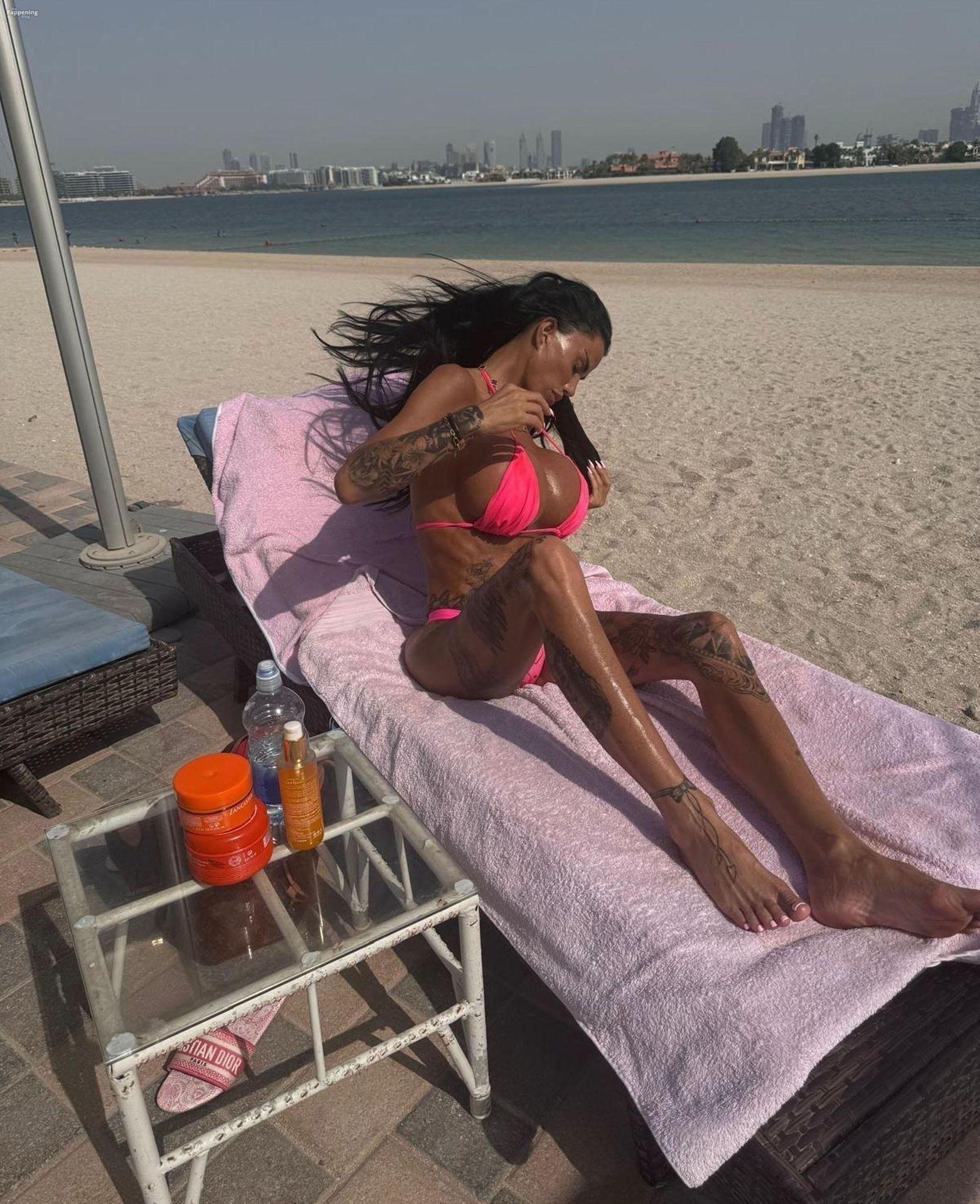 katie-price-sexy-11-the-fappening-pics_-1