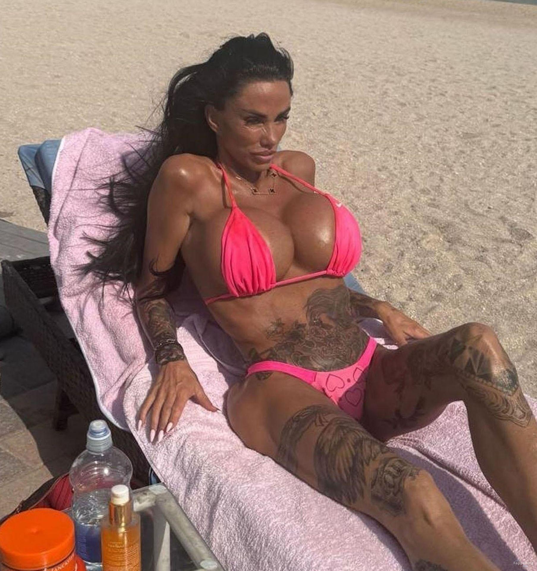 katie-price-sexy-2-the-fappening-pics_-1