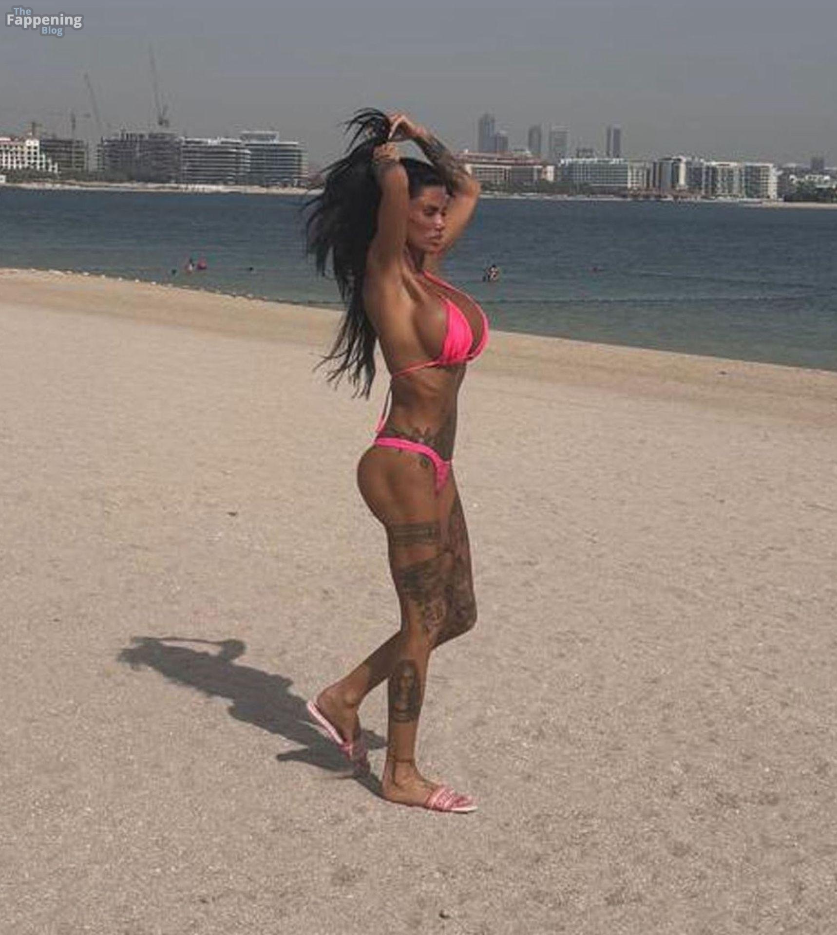 katie-price-sexy-49-the-fappening-pics_-1