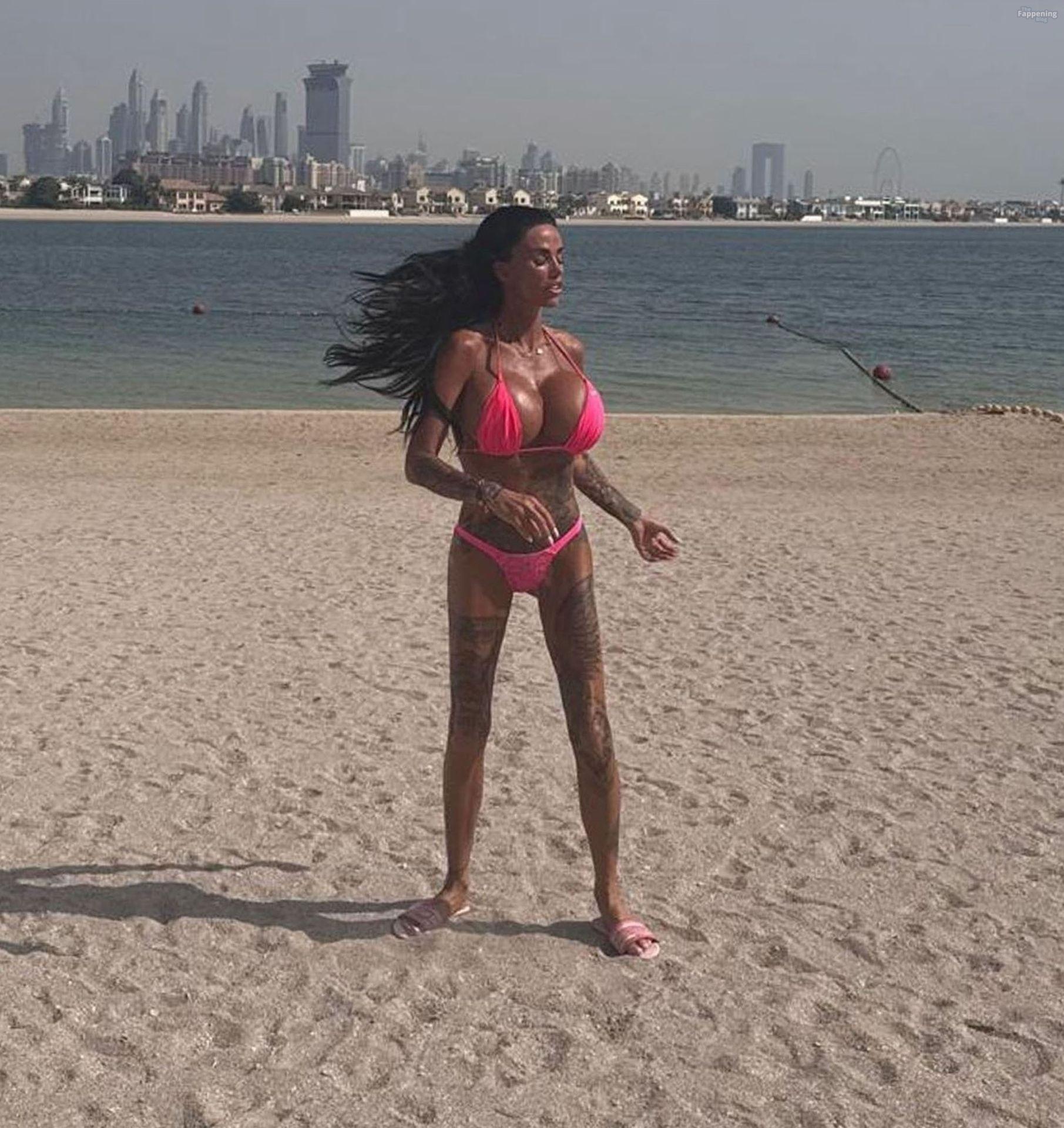 katie-price-sexy-51-the-fappening-pics_-1