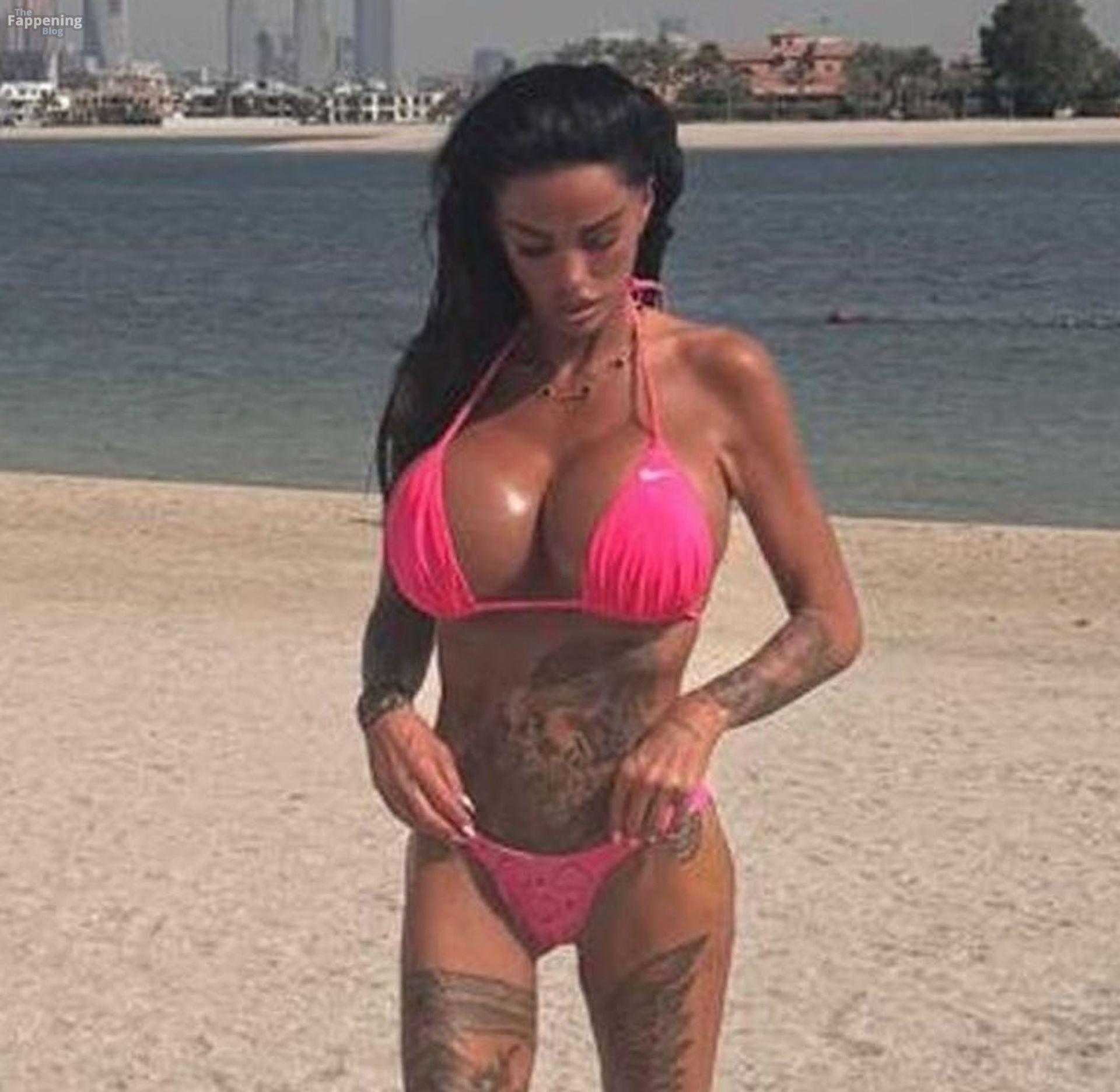 katie-price-sexy-52-the-fappening-pics_-1