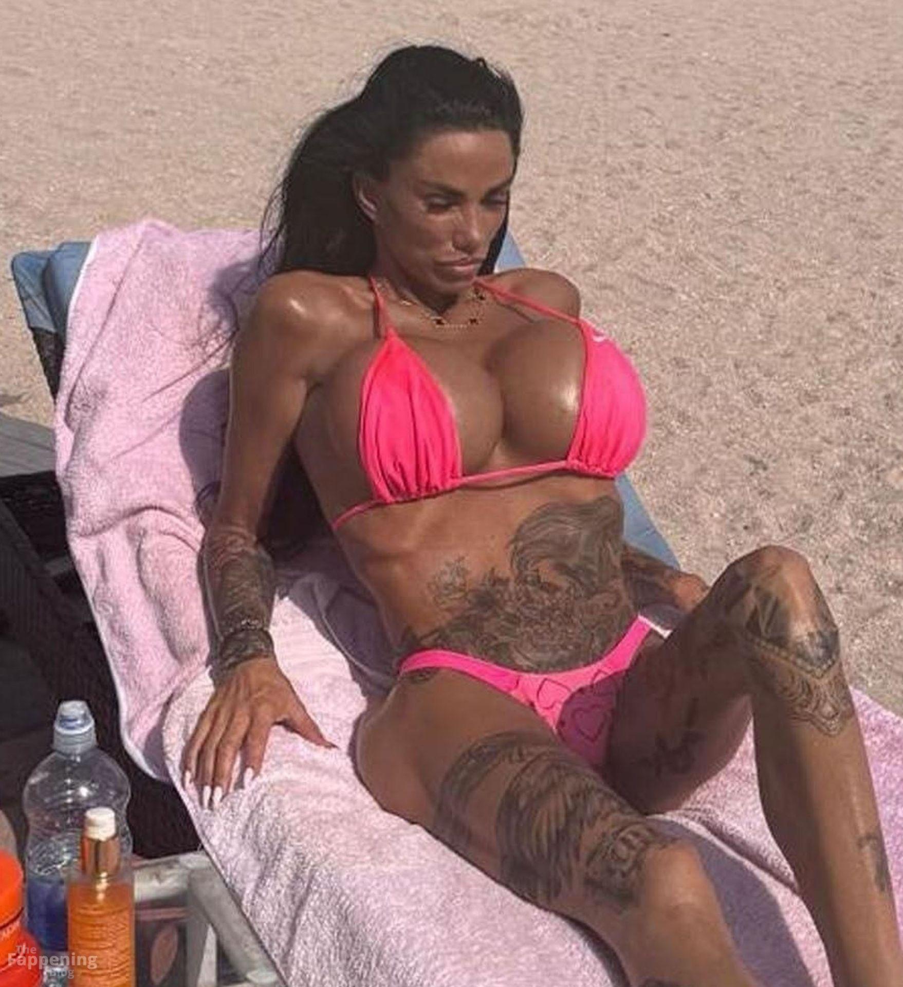 katie-price-sexy-7-the-fappening-pics_-1