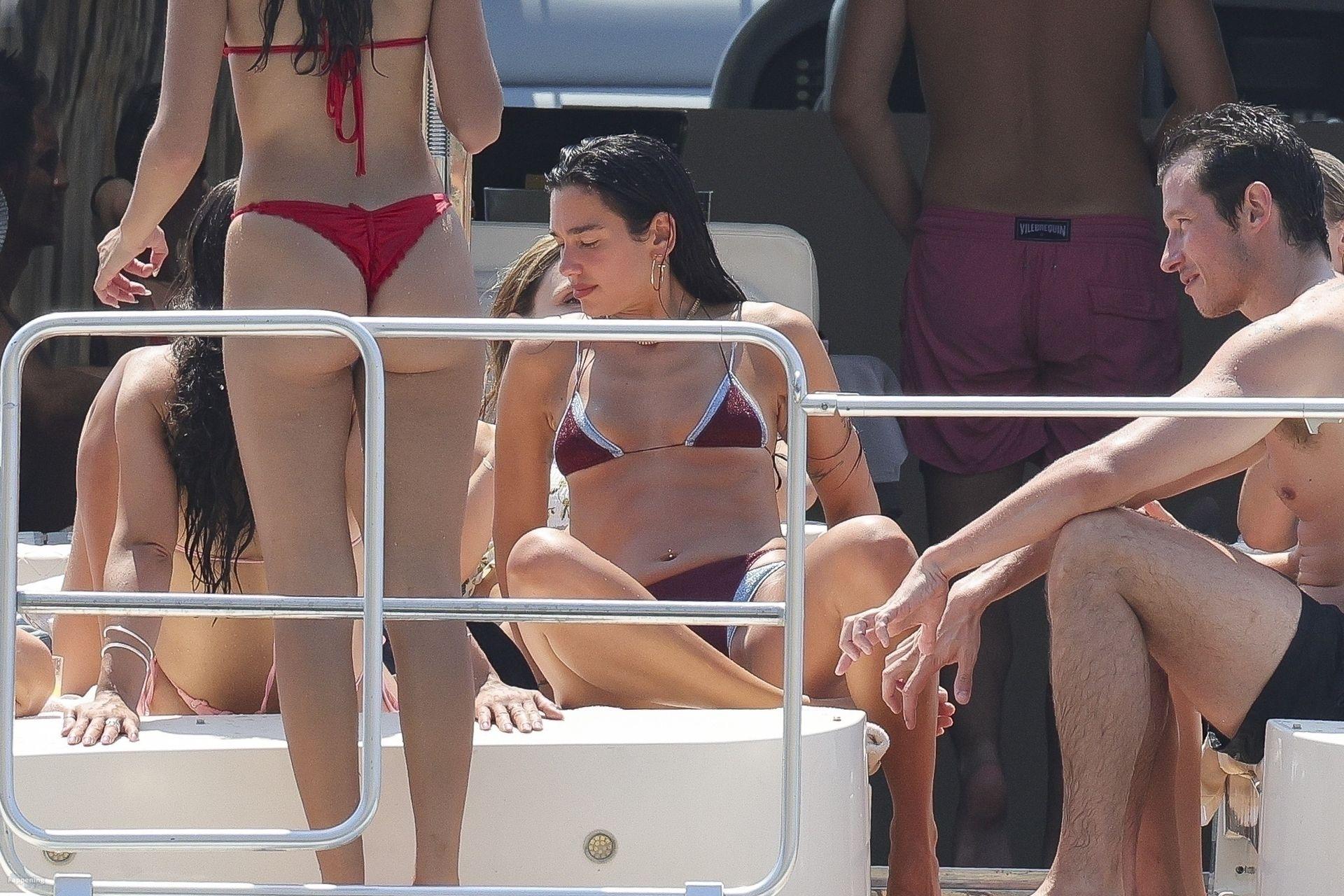 dua-lipa-sexy-49-the-fappening-pics_