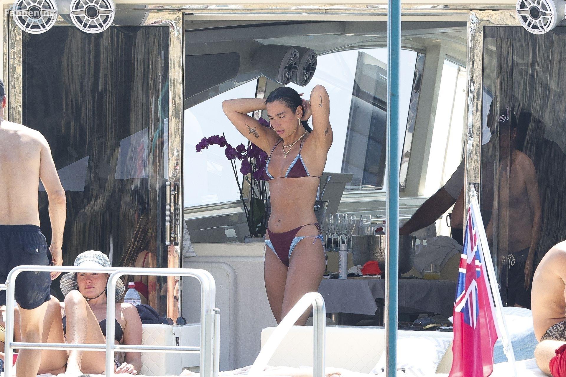 dua-lipa-sexy-52-the-fappening-pics_