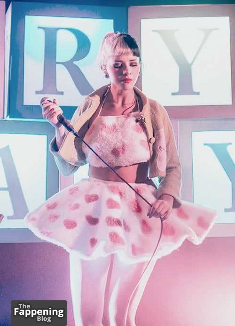 melanie-martinez-nude-sexy-10-the-fappening-pics