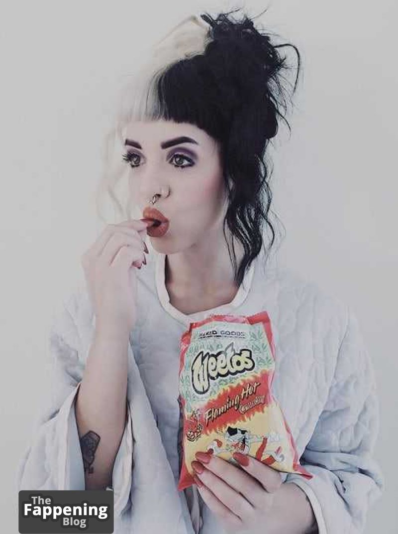 melanie-martinez-nude-sexy-11-the-fappening-pics