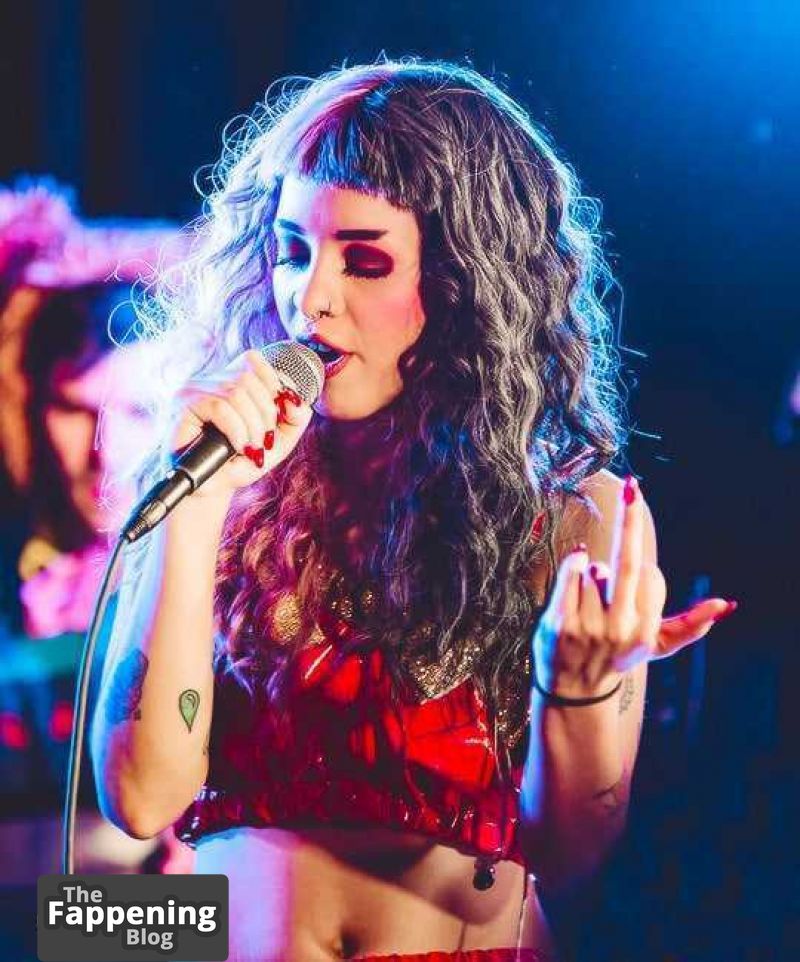 melanie-martinez-nude-sexy-18-the-fappening-pics