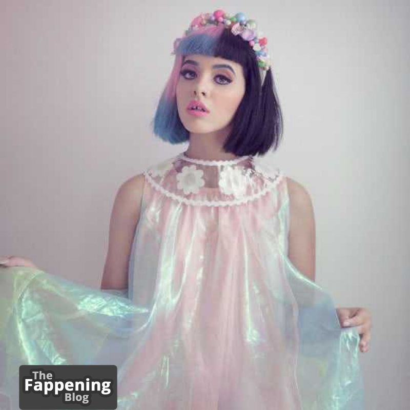 melanie-martinez-nude-sexy-25-the-fappening-pics