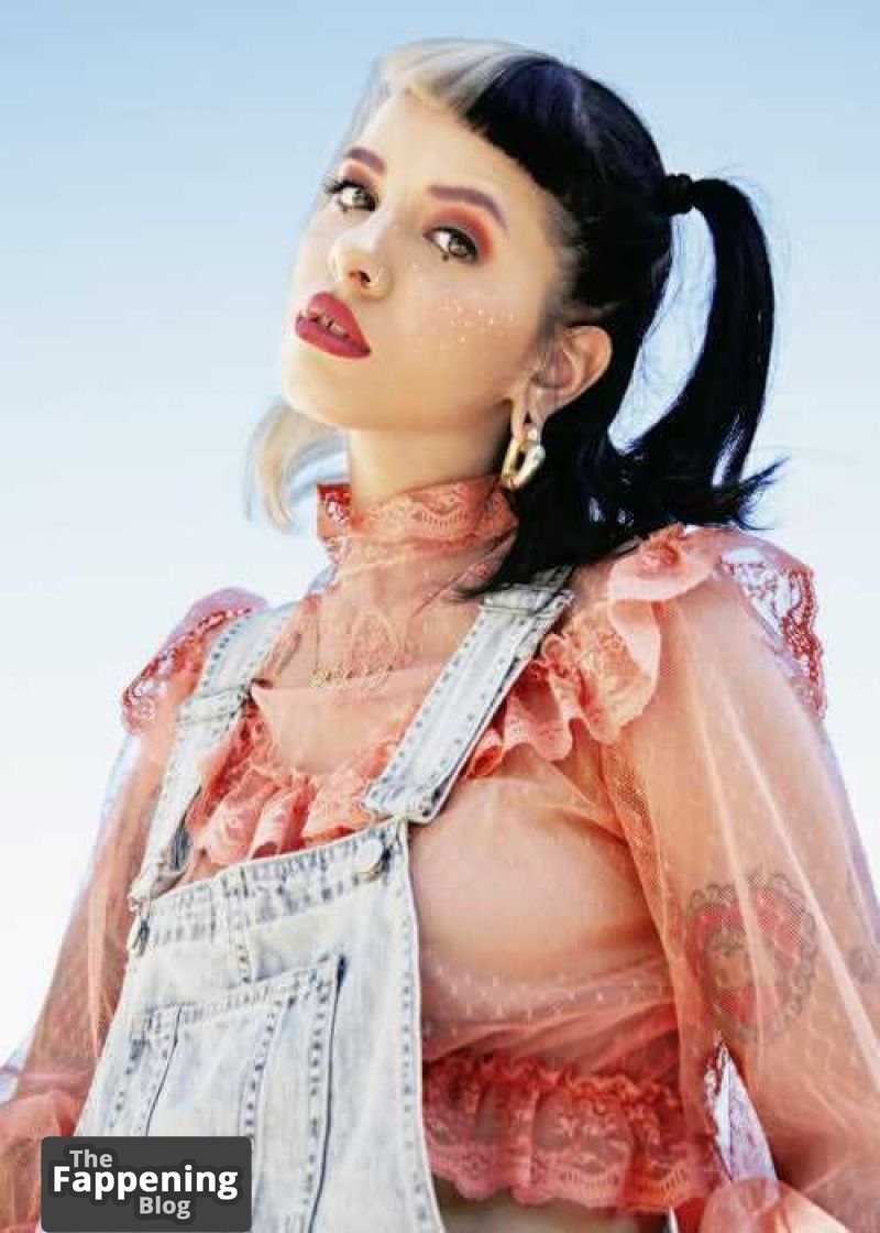melanie-martinez-nude-sexy-7-the-fappening-pics